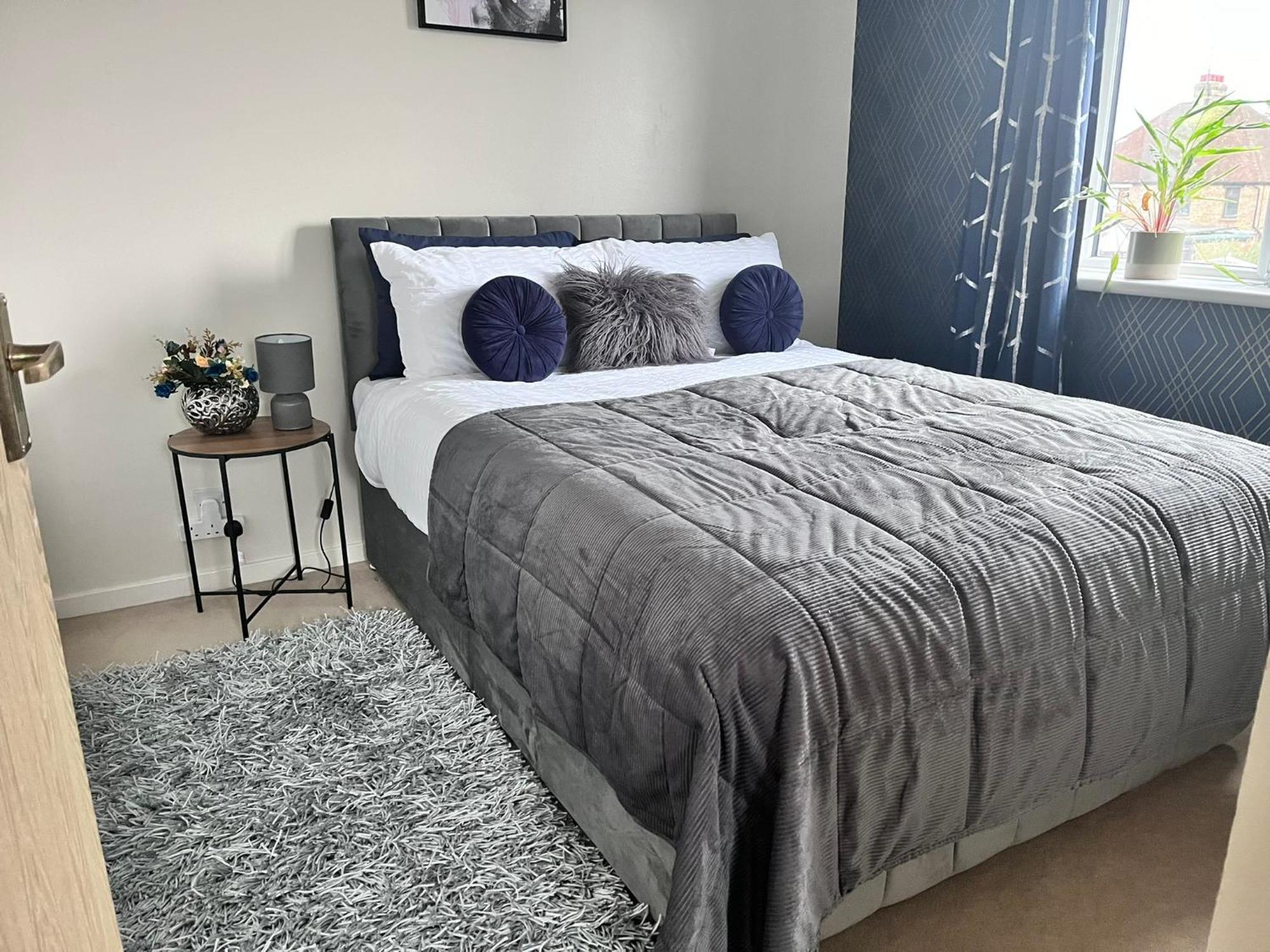 Lush House Close To Ashford Town Centre With Driveway Exteriör bild