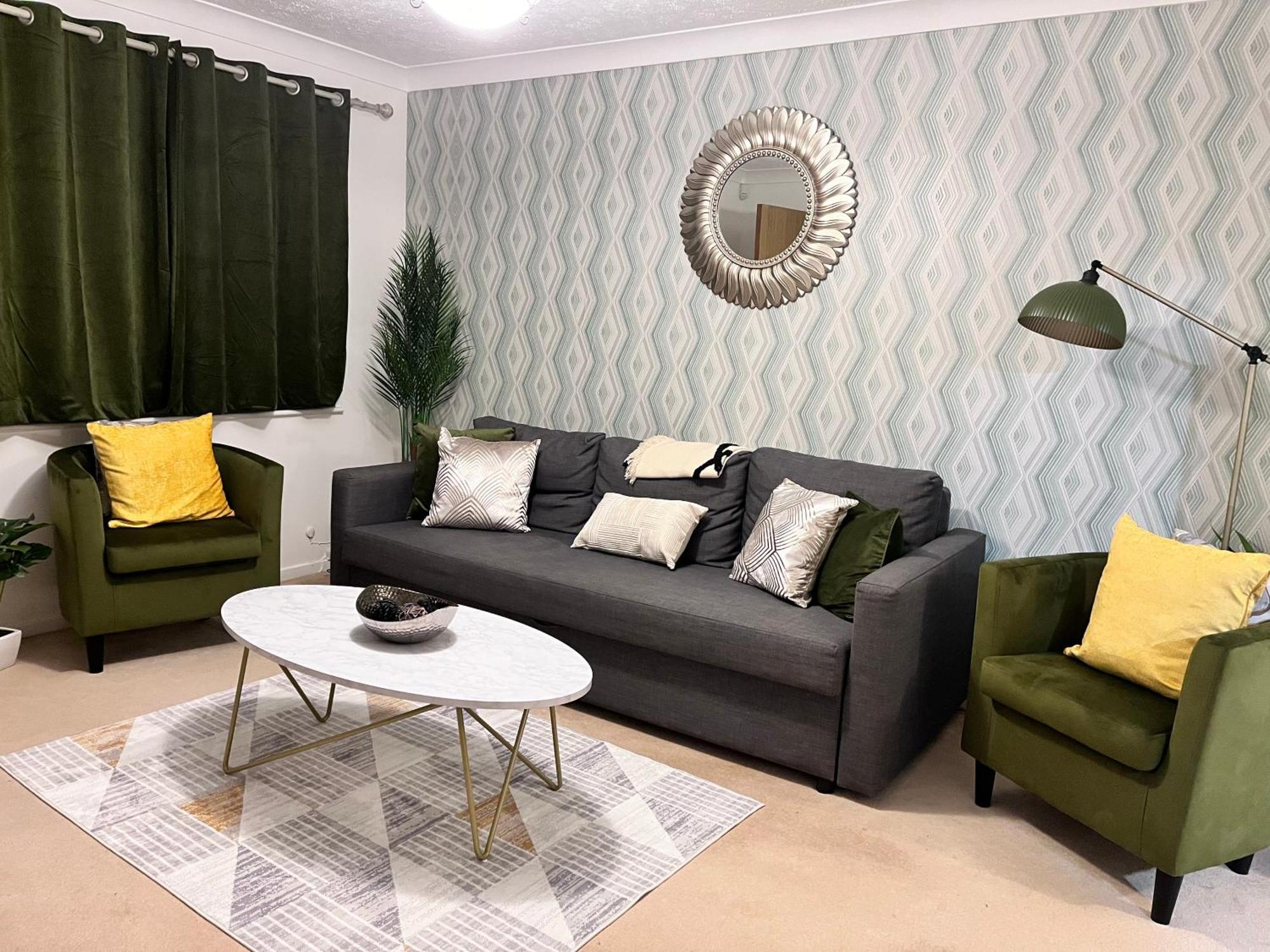 Lush House Close To Ashford Town Centre With Driveway Exteriör bild