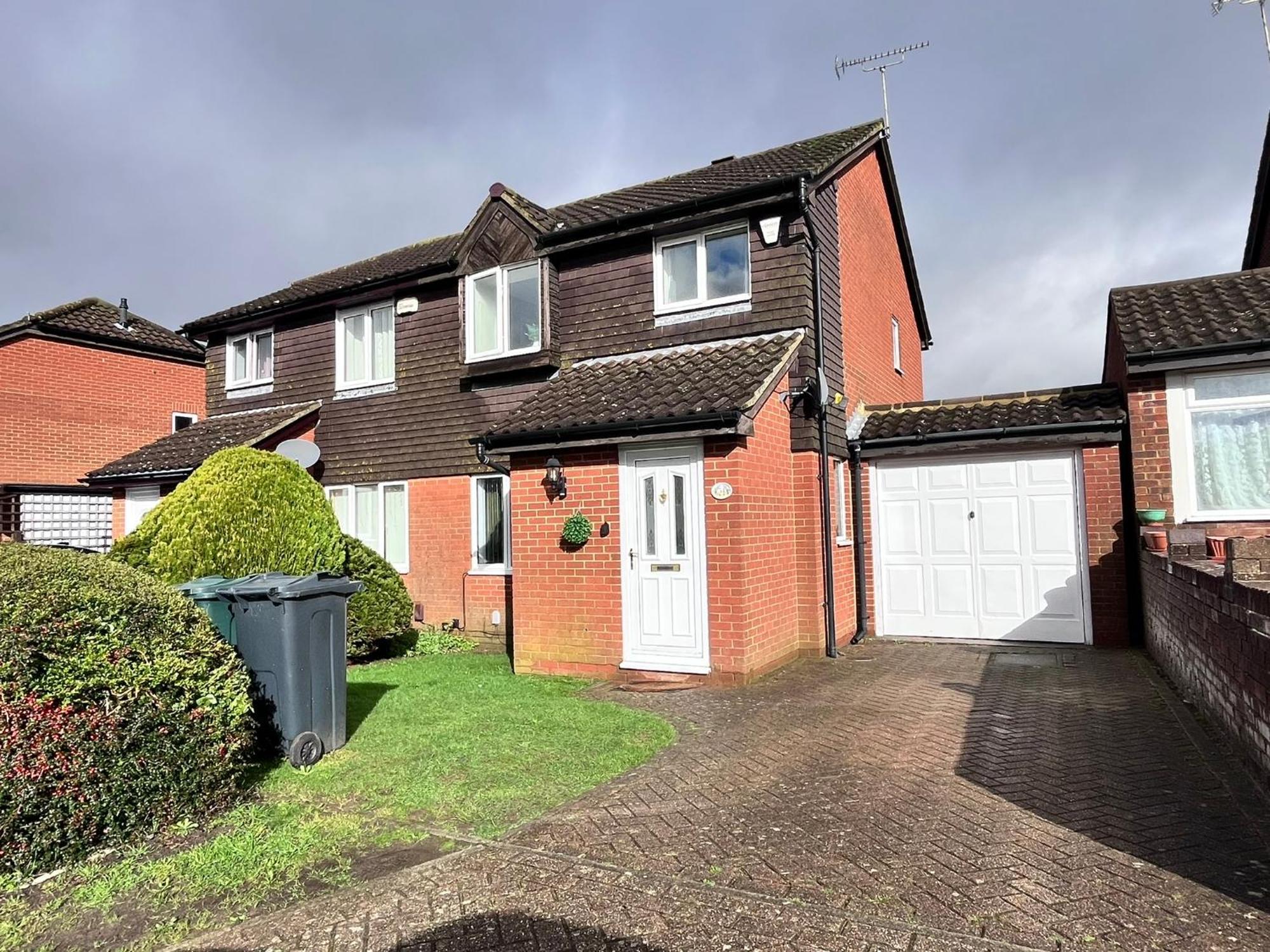 Lush House Close To Ashford Town Centre With Driveway Exteriör bild